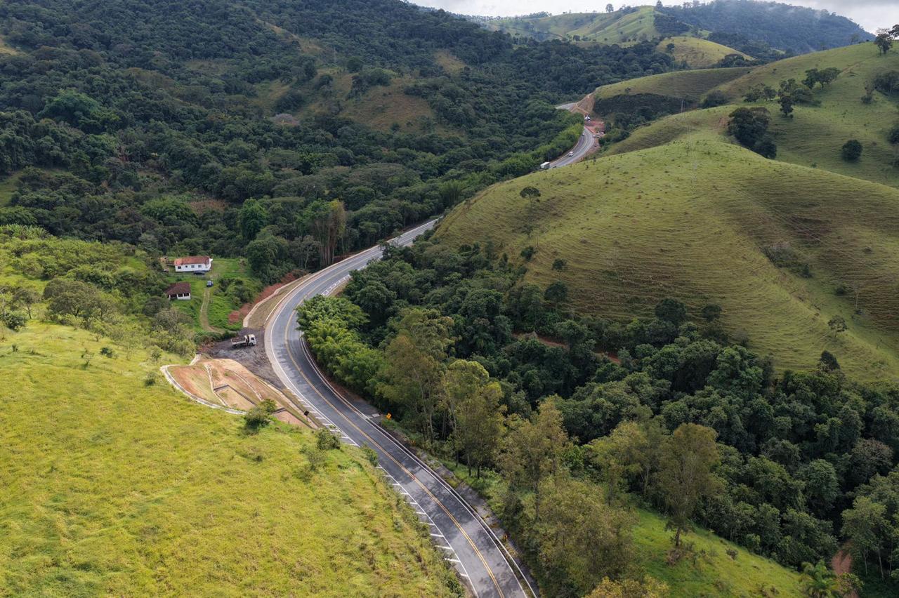 Artemig acompanha entrega de obras de segurança viária na MG-290 durante agendas da Infraestrutura no Sul de Minas